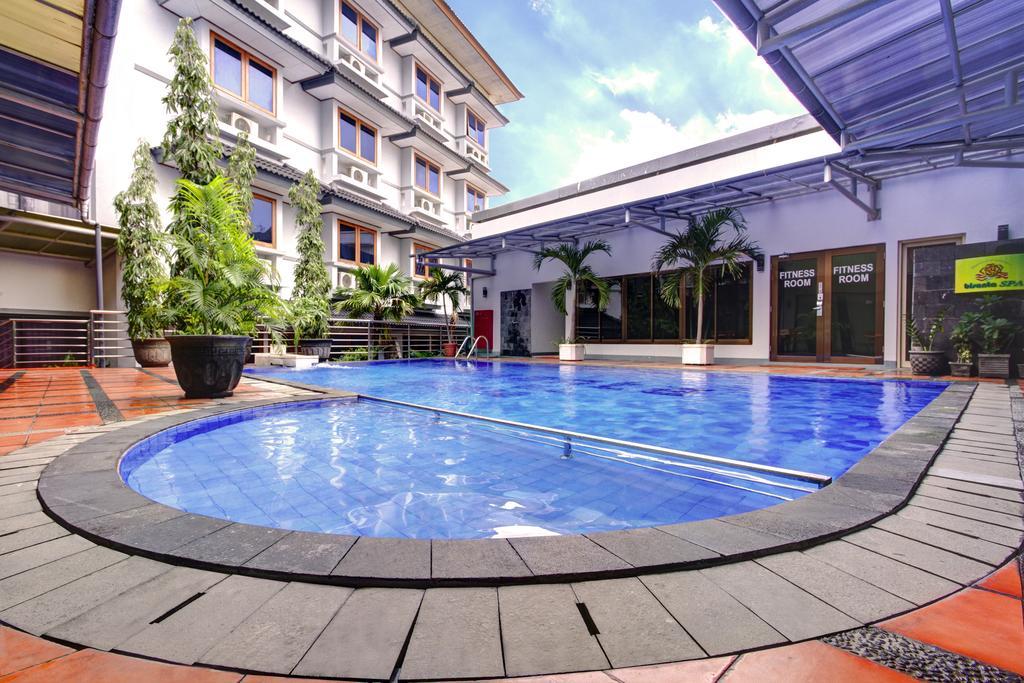 Hotel Bisanta Bidakara Tunjungan Surabaya Exterior foto
