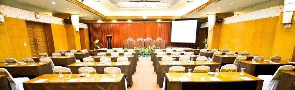 Hotel Bisanta Bidakara Tunjungan Surabaya Exterior foto